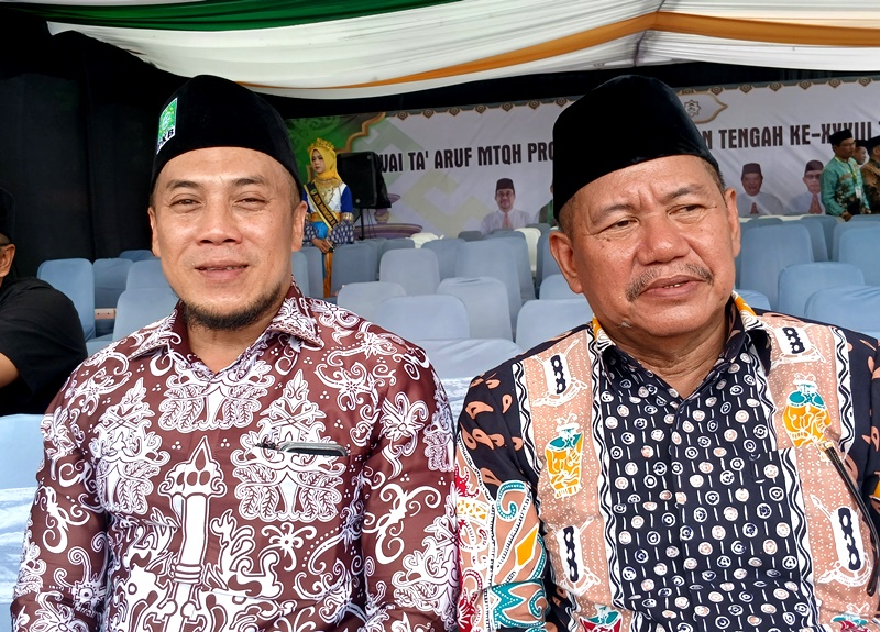 Anggota DPRD Barito Utara H Paramana Setiawan dan H Al Hadi dan anggota DPRD Barito Utara lainnya menghadiri Pawai Ta Aruf MTQH ke XXXIII tingkat Kalteng tahun 2025, di Bundaran Buah, Minggu (16/11).