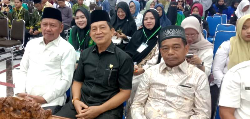 Anggota DPRD Barito Utara, H Al Hadi, H Nurul Anwar dan H Tajeri saat menghadiri seminar Cinta Al Quran, di gedung Balai Antang, Rabu (19/11).